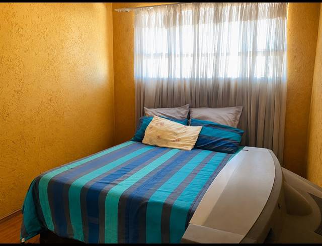 2 BEDROOM FLAT FOR SALE IN VANDERBIJLPARK CW 6